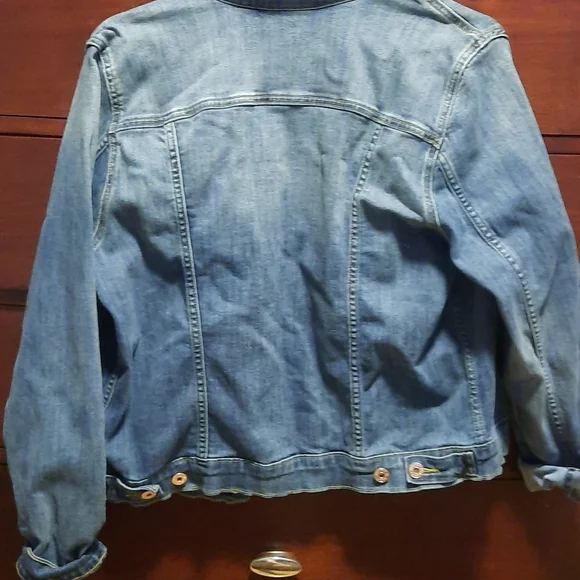 Signature Levi Jean Jacket - Picture 2 of 5